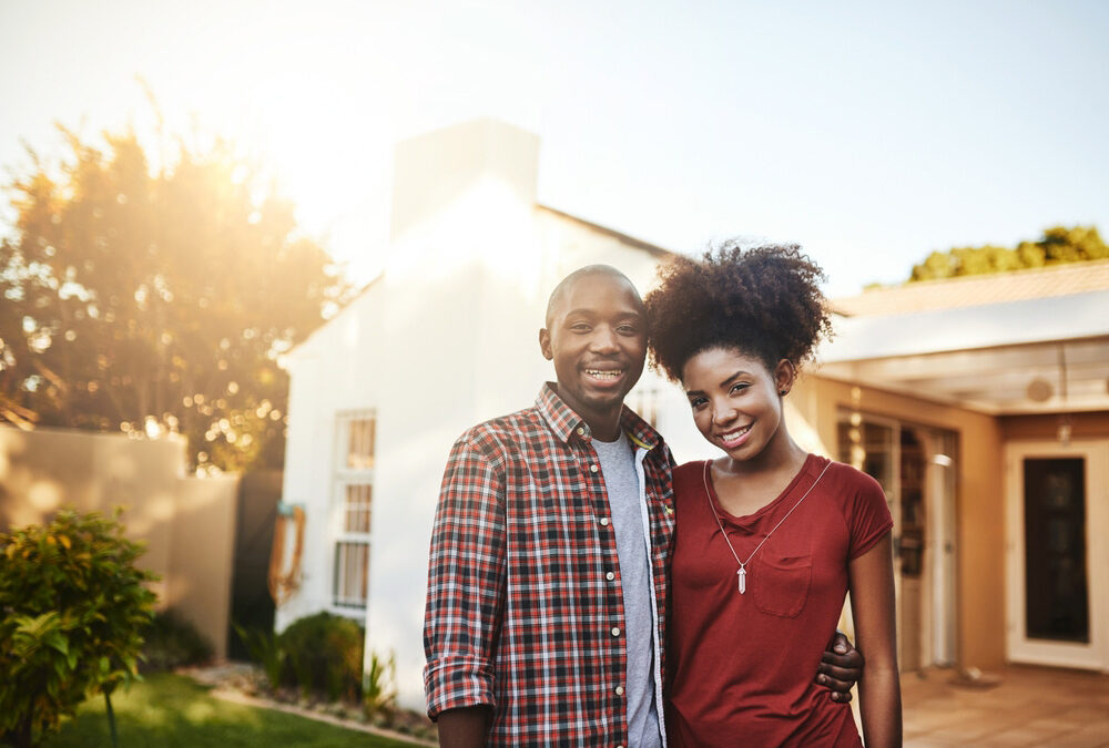 Proud,First-time,Homeowners.,Portrait,Of,A,Young,Couple,Standing,Outside